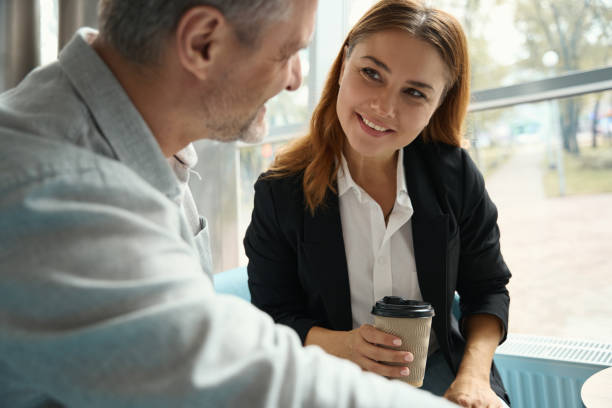 Hombres mayores y mujeres jóvenes: ¿tabú o tendencia?